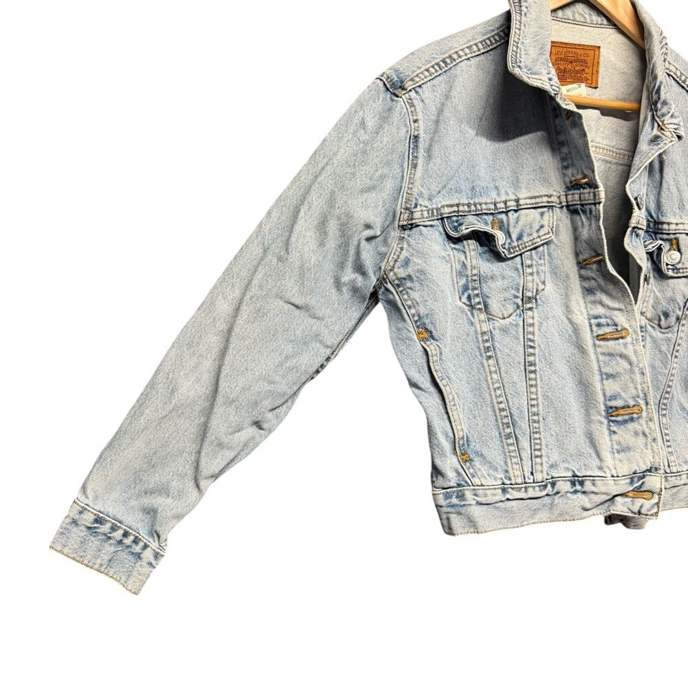 Vintage Levis Denim Trucker Jacket Light Wash Made in USA Mens Medium - Picture 4 of 12